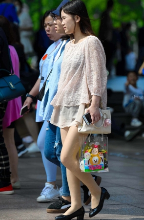 街拍丝袜才是看点