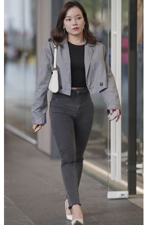 黑牛紧身美女(42P)