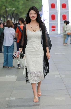 搭讪白裙模特美女