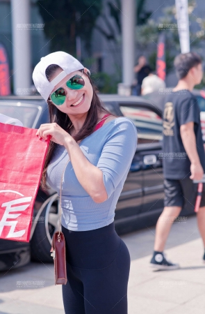 2019东莞改装车之俊俏女老板