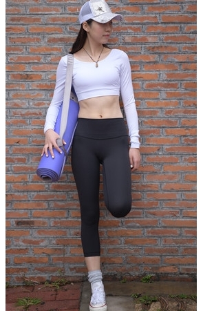 紧身瑜伽黑裤小姐姐【套图+视频】