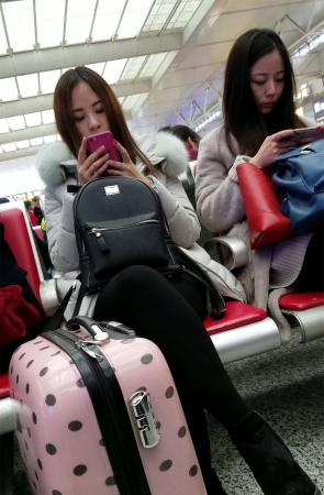 黑色打底丝袜包臀短裙细腿长发漂亮美女