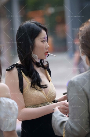 丰满白皙韵味美女  [20P]