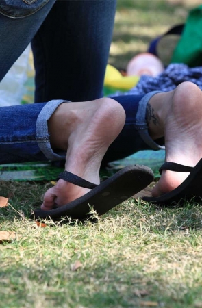 No969 俊俏少妇的长趾光洁美足