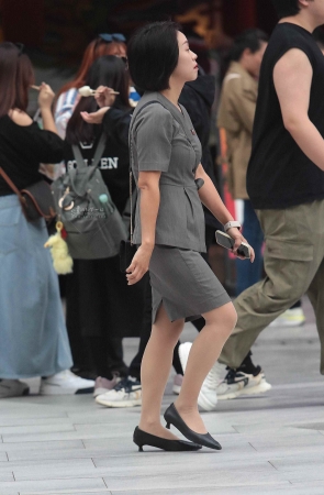 肉丝街拍高跟OL