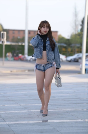 宅宅街拍作品 你与我之间的距离