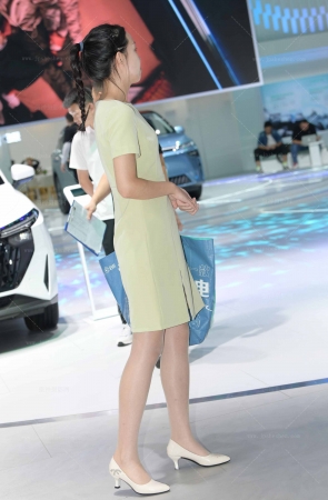 241220-43=29√丝袜女孩 4P