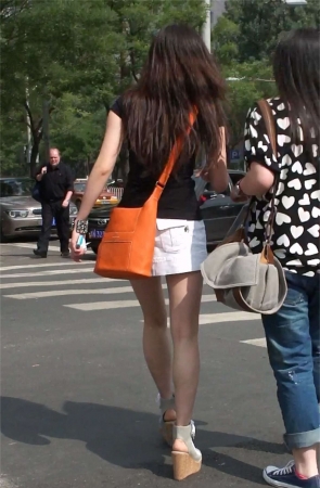 白色短裙美腿气质MM