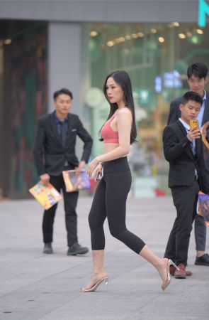 紧身裤少妇