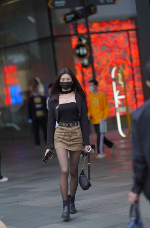 很会穿搭的小姐姐