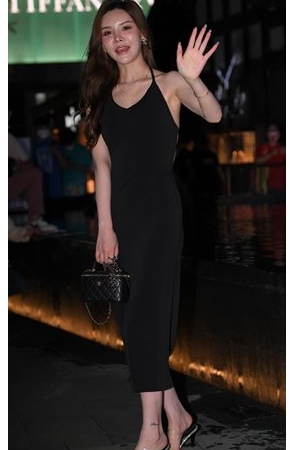 夜拍吊带长裙美人(50P)