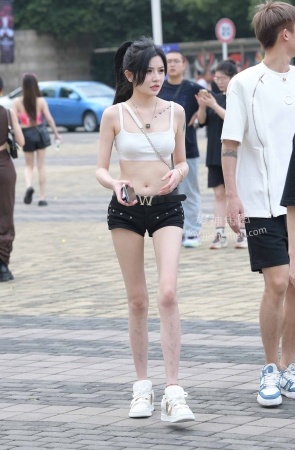 23623-19=86白皙美腿，夏日女孩 16P