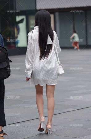 热裤美女
