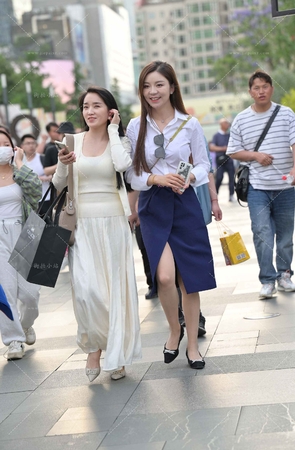 街拍白衬衫超薄肉丝美女 [19P]