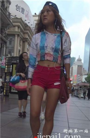 4k-街拍红短高腰热裤蜜桃臀的黝黑美女 [3.30 GB]