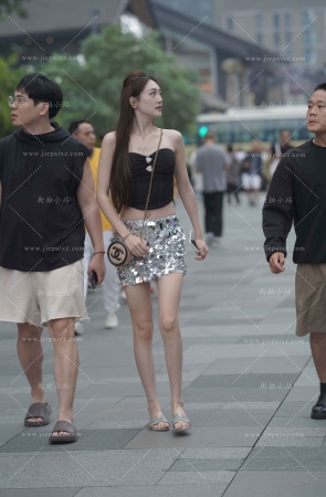 鳞片裙美腿美眉 [15P]