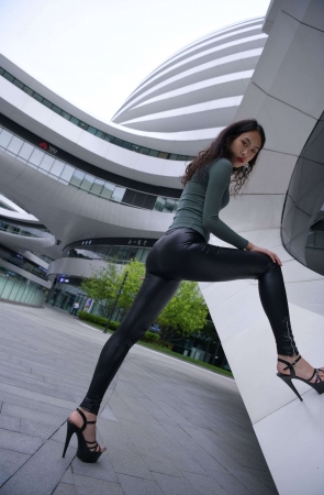 67穿黑色皮裤的大姐,这身材,不要太美了