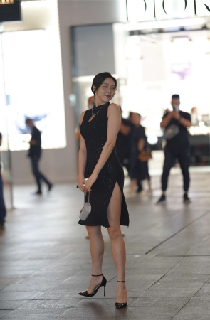 复古风黑色连衣裙