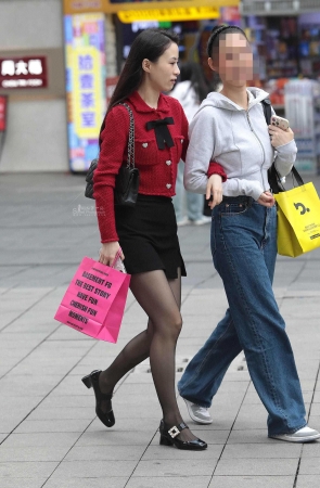 街拍黑丝少妇-13P