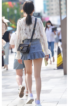 高腰短裙女孩(71P)[836M/JPG]