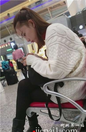 4k-高铁站候车室拍摄颜值超高的甜美小清新女神姐姐