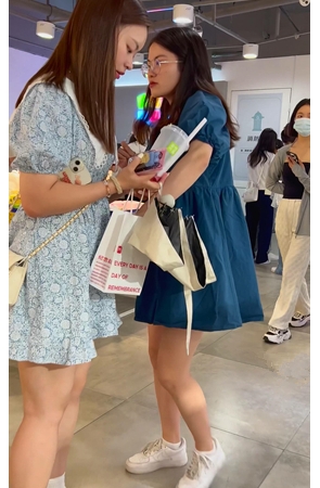 连衣裙美女