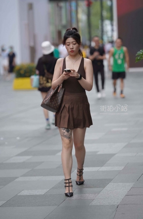 丰厚性感的嘴唇美女