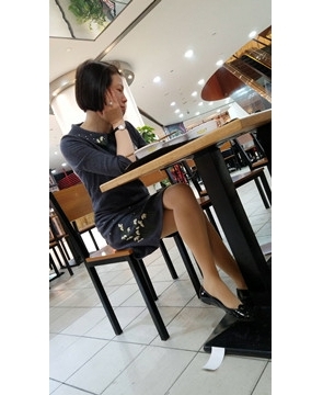 4k超清，餐厅吃饭拍摄美腿肉丝袜少妇