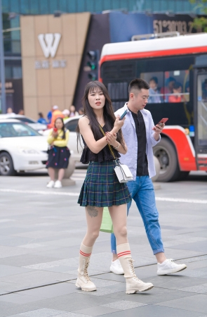 百褶裙再加上超薄肉丝