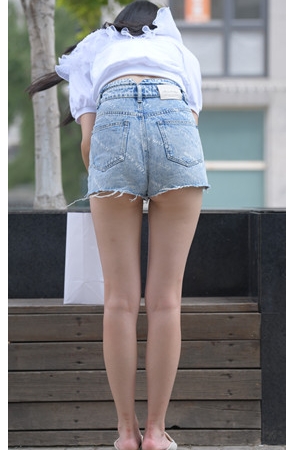 （套图一）牛仔短裤小姐姐(320P)[6.83G/JPG]