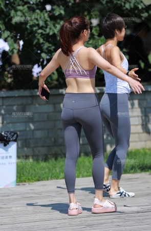 1664傲气高挑美女