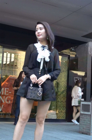 美腿高跟白皙美女很有御姐范