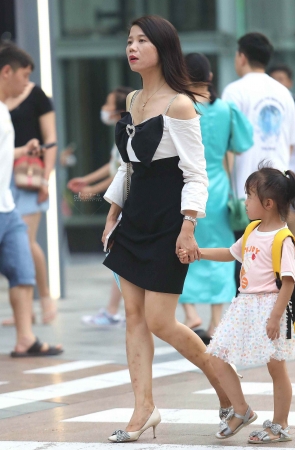 黑裙街拍高跟shaofu