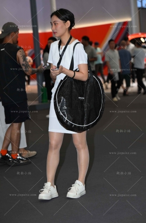 白鞋白裙肉丝礼仪~ [19P]