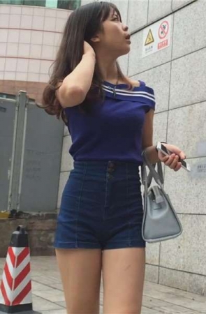 街拍丰满大肉臀牛仔热裤 [4.52 GB]