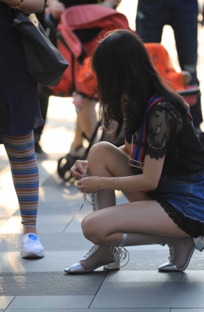 短裙美腿 小妹