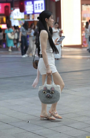 漂亮街拍少妇