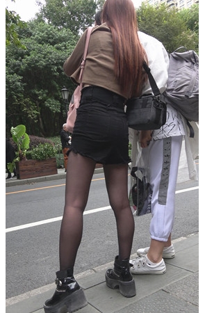 黑丝漂亮的小姐姐