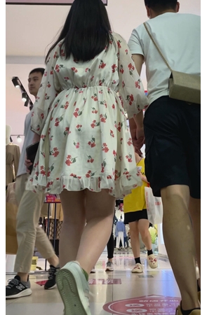 花裙美女