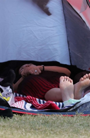 No1686 身材高挑，身形窈窕，风姿绰约的女人，脱下高跟的素足一尘不染 第2套