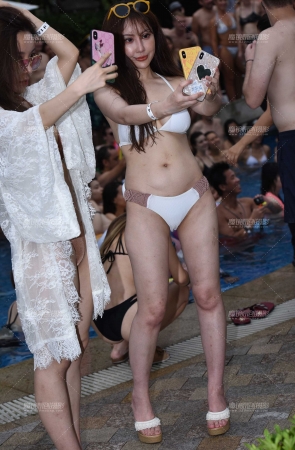 白色黄色黑色 [15P]