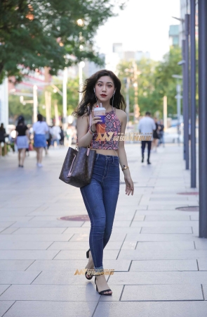 小背心，奶茶紧牛小姐姐