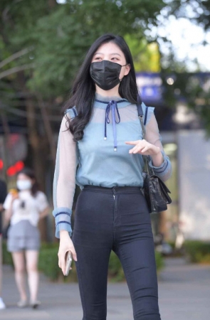 精选街拍作品 NO.1407 黑色紧身牛仔裤[110P/123MB]