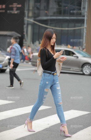 高挑的牛仔美眉