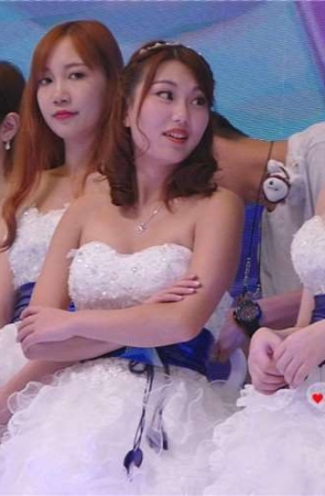 舞台上青春靓丽的公主裙showgirl