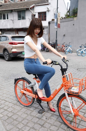 搭讪骑自行车的紧牛女子