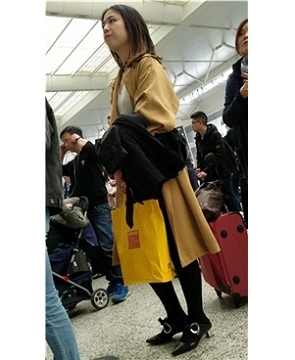 4k-长风衣黑裤袜高挑漂亮美女