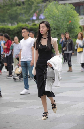 黑色裙、肉丝美女