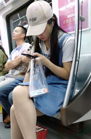 气质牛仔外套小姐姐