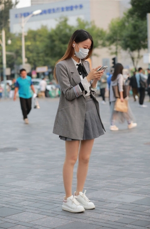 四九城嘎子街拍作品 – 肉丝漂亮小姐姐